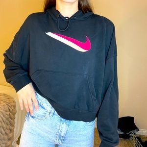 NIKE // Size : M // Condition : Worn slightly, great condition !